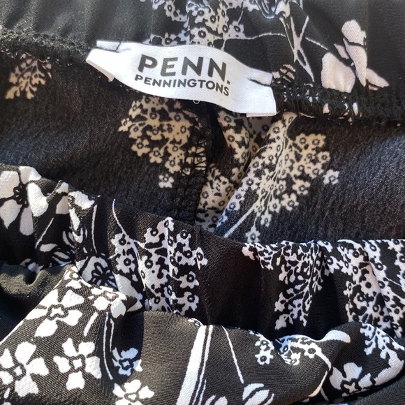 Pennington’s NWTs black / white top 100% polyester elastic neckline lightweight - Picture 3 of 6
